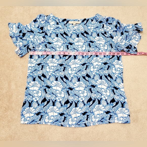 LOFT Floral Flutter Sleeve Blouse Top Woman's Size Medium - Picture 6 of 9